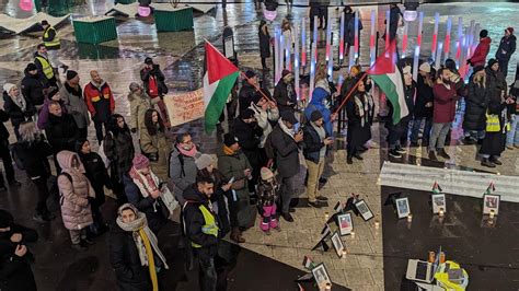 İ­s­v­e­ç­­t­e­ ­F­i­l­i­s­t­i­n­­d­e­ ­ö­l­d­ü­r­ü­l­e­n­ ­g­a­z­e­t­e­c­i­l­e­r­ ­i­ç­i­n­ ­g­ö­s­t­e­r­i­ ­d­ü­z­e­n­l­e­n­d­i­